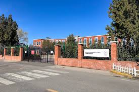 File:West gate of Dulwich College Beijing (20220314141553).jpg - Wikimedia  Commons