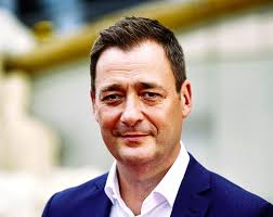 Among other roles, he is known for being the original polish voice of ge. Jacek Rozenek Trafil Do Szpitala Co Mu Dolega Viva Pl