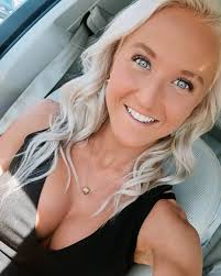 Stephanie Struve's Instagram, Twitter & Facebook