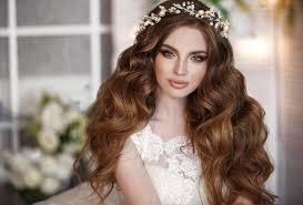 صور تسريحات عرايس لصاحبات الشعر الطويل 2020 Curly Hair Styles Naturally Hair Styles Curly Hair Styles