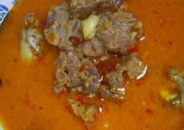 Gulai kambing memiliki banyak variasi, salah satunya berkuah pekat dan gurih. Cara Termudah Untuk Hidang Gulai Kambing Sedap