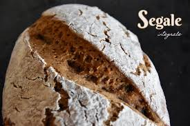 Fare il pane in casa è un'abitudine che richiede una grande passione e amore per gli ingredienti, ma che a noi dà un'immensa. Filone Di Pane Con Farina Integrale Di Segale Profumo Di Broccoli
