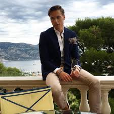 Witzøe har ikke svart på e24s henvendelser. Meet The World S Youngest Billionaire Who Poses In Insta Snaps Smoking Cigars On Jet Skis Photos