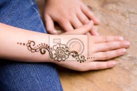 If you are looking to get a henna tattoo hand pinterest, you want it to be the best. Henna Tattoo Auf Kleine Madchen Hand Mehndi Ist Traditionelle Fototapete Fototapeten Kind Kind Madchen Myloview De