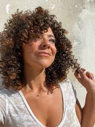 Perücken Locken dunkelbraun bis leichte lockige Perücke Hitzebeständig,  Spitze Natürliche Haar onkologie Perücken, Promi Perücke erschwinglich  Perücken Drag Wig Cosplay