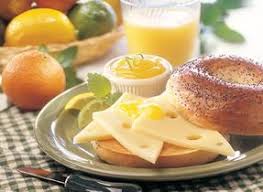 Bagels Aux Graines De Pavot Citron Et Fromage Suisse Plaisirs Laitiers Recipe Sweet Potato Pies Recipes Recipes Poppy Seed Bagels