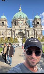 One Republic Fans Discuss Great Picture with California Location