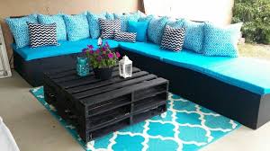 My Custom Diy Patio Set Made From Pallets My Favorite Colors And Prints All Together It Pallet Patio Furniture Pallet Furniture Outdoor Diy Patio Furniture