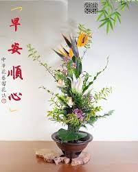 中華花藝習花誌 s instagram post 夏日的蓊鬱綠意令人入眼舒心但高溫燠熱難免讓人心浮氣燥近日隨著疫情 解禁 正是出外散心的時候不妨走進自然 聽蟬唱蛙鳴 數清夜繁星或愜意插盆好花 享受夏的清涼好時光習花誌選用學員課中的美麗作 instagram posts ikebana instagram