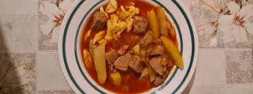 Come molti di voi sapranno, io viaggio principalmente per il cibo. Gulash Ungherese Origini Varianti E Ricette