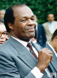 Photo: DC Mayor Marion Barry smiles after mistrial was declared in drug and  perjury trial