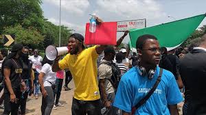 Nijerya federal cumhuriyeti, kısaca nijerya, batı afrika'da, gine körfezi kıyısında, benin ile kamerun arasında yer alan bir ülkedir. Nijerya Nin Cozulemeyen Sorunlari Ve Sokaklara Tasan Ofke