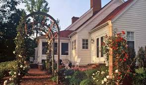 Highlighting a collection of favorite homes previously featured in our pages, this edition of french cottage presents the best of gallic style. 7 Reasons Why Cottage Style Homes Are The Best Kinds Of Homes Huffpost Life