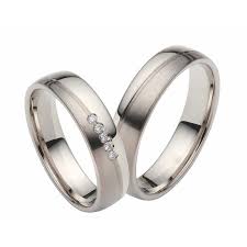 Wunderschone Besondere Ringe Aus Palladium Und Weissgold In Verschiedenen Legierungen Die Ringe Erstrahlen In Glanzendem Ehering Matt Hochzeit Ringe Trauringe