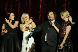 In 2008, black guest starred on sesame street season 39, appearing in word of the day segments to demonstrate octagon and disguise with elmo and in a backstage. Nochnfilm De Interview Mit Jack Black Zu Kung Fu Panda 3