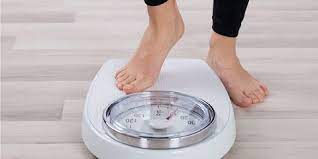 Sakit dalam waktu yang cukup lama bisa berdampak pada menurunnya nafsu makan sehingga membuat berat badan turun. 13 Penyebab Berat Badan Turun Drastis Yang Wajib Diketahui