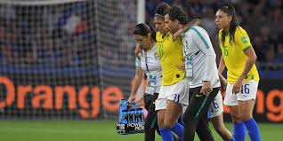 Cbf seleção brasileira feminina faz foto para a copa do mundo 2019. Cristiane Fara Exames No Brasil Apos Se Lesionar Na Franca Diz Medico Da Selecao