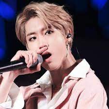 Ещё по фэндому stray kids. Stray Kids Han Is Bullied During A Video Call Pure Kpop