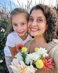 Lisa Vitello's Instagram, Twitter & Facebook