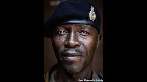 Fotos de militares mostram 'bastidores de guerra'