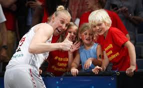 It may present as urine that is red to brown, or as frank blood. Basketballegende Ann Wauters Stopt Na Spelen In Tokio Het Belang Van Limburg Mobile