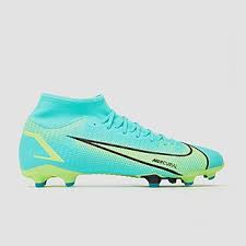 De nike voetbalschoenen kan je kopen voor kinderen en volwasssenen en zowel voor natuurgras als voor kunstgras en indoor voetbalvelden. Nike Voetbalschoenen Bestellen Sporten Aktiesport