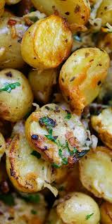 Italian Roasted Potatoes Buttery Cheesy Oven Roasted Potatoes With Italian Seasoning Garlic Paprika And Parmesan Cheese So Delic Recipes Food Food Dishes