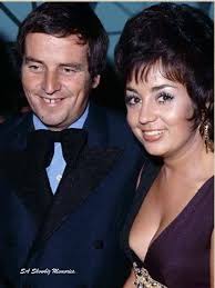 I can “hear” Betty and Wilma giggling just looking at this picture 😆❤️