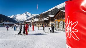 Pour la première fois, «nos chers voisins» ont décidé un joli chalet de montagne, des balades en ski, des soirées au coin du feu : Val Cenis Presentation De Val Cenis La Station Le Domaine Skiable