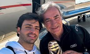 Ferrari, Sainz Sr preoccupato: «Il futuro di Carlos non è chiaro». E parla  di