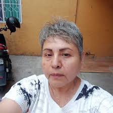 La mayoría de los hombres reciben su primer flor o su primer homenaje hasta  su tumba"