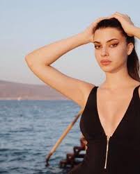 Derin talu, defne samyeli ve eren talu'nun kızı. Defne Samyeli Nin Kizi Instagram I Salladi Pozu Sosyal Medyayi Calkaladi Yorumlar Yagdi Kendall Jenner Isine Bak Kardesim Ankara Magazin Haberleri