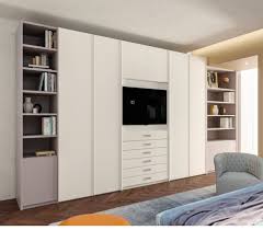 Ad esempio, chi ha bisogno di un tv per la camera da letto dovrà, per forza di cose, puntare un modello dal polliciaggio minore. Armadio Tv Laccato Bianco Paoletti Mobili