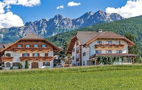 Gli appartamenti sono molto belli e ben attrezzati, la posizione e' ottima, i proprietari molto gentili e discreti. Appartamenti Steiner Garden A Valdaora Plan De Corones Alto Adige