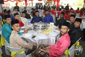 Pengumuman bantuan berkenaan dilakukan, isteri menteri besar perak, datin seri dr nomee ashikin mohammed radzi datang berkunjung ke rumah pasangan berkenaan di meru raya di sini, hari ini. Perak Fc On Twitter Pafa Berbesar Hati Untuk Berbuka Puasa Bersama Sama Penghuni Rumah Anak Anak Yatim Nurul Iman Yang Turut Disertai Presiden Dato Seri Ahmad Faizal Bin Azumu Dan Isteri Datin Seri Dr