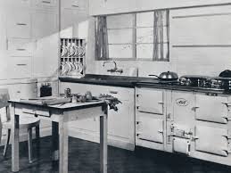 1940s kitchen design achieving the retro look lovetoknow. Kitchens From The 1930s And 1940s