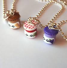 Trois Meilleurs Amis Beurre Darachide Et Par Pitterpatterpolymer Polymer Clay Charms Friendship Necklaces Friend Necklaces