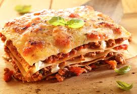 Lazanya, peynir, domates sosu veya ragù (bir tür et sosu) ile yapılan i̇talya asıllı bir yemektir. Lazanya Tarifi Mutfakgram