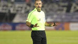 Éber aquino, el árbitro paraguayo que no le cobró un penal a chile frente a uruguay por la primera fecha clasificatoria rumbo a qatar 2022, aseguró sentirse dolido por las múltiples críticas que ha recibido. Eber Aquino Sono Con Ser Delantero Y Una Lesion Lo Frustro Hoy Arbitrara Uruguay Chile Ovacion 08 10 2020 El Pais Uruguay