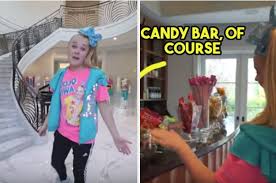 During the thanksgiving/christmas tour of her house, the tour of her house included so many jojo siwa themed decorations, including stickers on the walls and tables, lollipops on the kitchen walls, a giant christmas tree containing merch, gum and candy dispensers, a nacho machine. Jojo Siwa Bought A New House And While There Is Candy In Every Room It S Classier Than I Expected In 2020 Buying A New Home Jojo Siwa Simple Holiday Decor