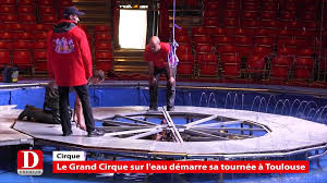 Le spectacle de cirque traditionnel prend des accents aquatiques très rafraîchissants. Cirque Sur L Eau Presentation Video Dailymotion