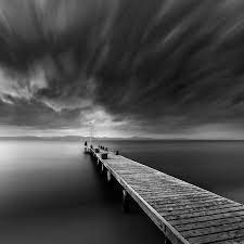 La Photographie Minimaliste Capte La Profondeur Dramatique De La Nature En Noir Et Blanc Black And White Landscape Black And White Pictures White Photography