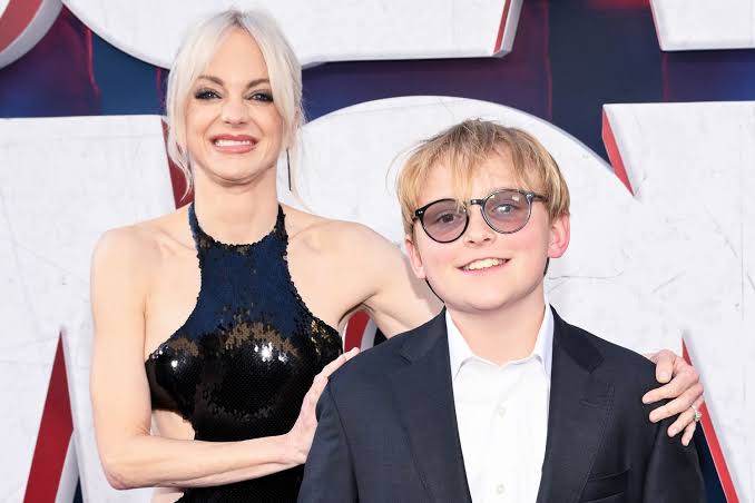 Anna Faris gets family support on 'Scary Movie' red carpet from son Jack, 13, and husband Michael