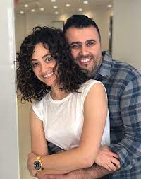 After washing and conditioning, emmy allows her hair to become soaking wet. 4 Curly Hair Tips From Emmy Rossum S Stylist Purewow