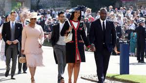 Am tag vor der hochzeit schlendert prinz harry zusammen mit bruder william durch die straßen von windsor und grüßt die. Dresscode Zur Royal Wedding Das Mussen Die Gaste Bei Der Hochzeit Von Harry Und Meghan Tragen Welt