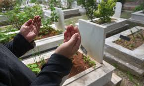 Mezara neden çiçek konur, mezara niçin çiçek konulur, mezara niçin çiçek konur, kabirlere çiçek koymak, kabirlere ağaç koymak. Islam Da Cenaze Defni Mezarliklar Ve Avrupa Daki Uygulama