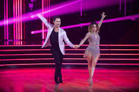 On november 23, 2020, the bachelorette star kaitlyn bristowe and professional dancer artem chigvintsev were announced winners, marking chigvintsev's first win in the united states. Dancing With The Stars Fans Are Upset Over Beyonce Comparison