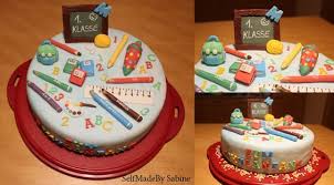 Zum Heutigen Schulstart Habe Ich Fur Meinen Sohn Eine Spezielle Torte Gemacht Als Grundlage Habe Ich Die Sachertort Schulkuchen Torte Schulanfang Kuchen Ideen