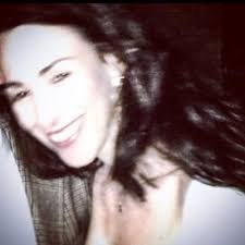 Lisa Lavin's Instagram, Twitter & Facebook