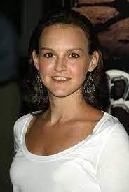 Carla Paulson's Instagram, Twitter & Facebook